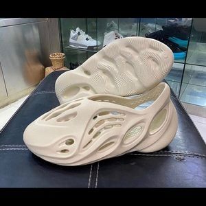 Yeezy foam runners